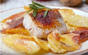 Pește cu cartofi în cuptor - Rețete de la Cu gust