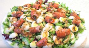 Salată delicioasă cu pește roșu și avocado "Legenda"
