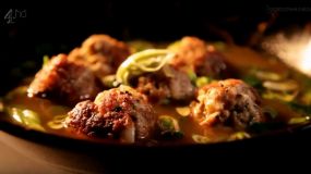 Рецепты от Гордона Рамзи - Креветочно свиные тефтели в ароматном бульоне