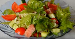 Cum să pregătiți o salată de pește roșu