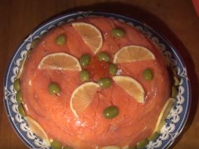 Праздничный салат с красной рыбой и креветками - рыбный торт