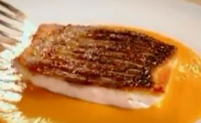 Рецепты Гордона Рамзи: Морской окунь с кисло-сладким соусом из перца