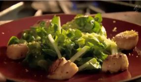 Рецепты от Гордона Рамзи - Жареные гребешки с хрустящим яблочным салатом