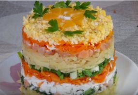 Salata Mimoza cu somon. Opțiune festivă.